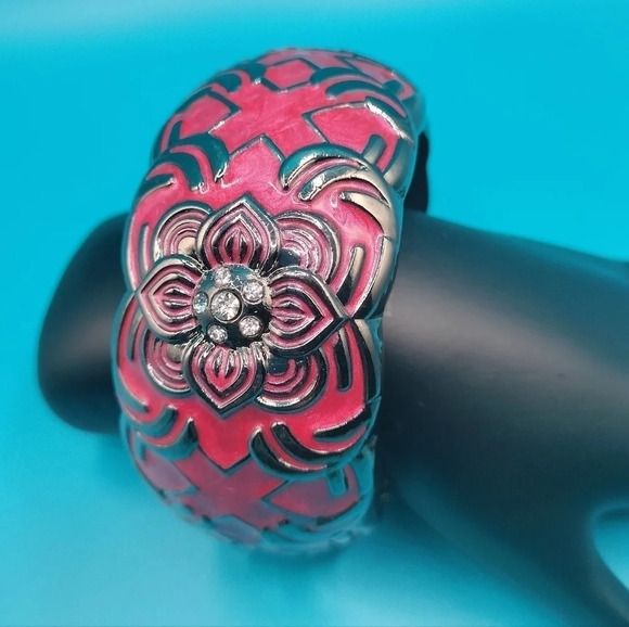 Pink Fuchsia Metal Filigree Floral Rhinestones Accents Hinge Slide On Bracelet - Picture 1 of 7